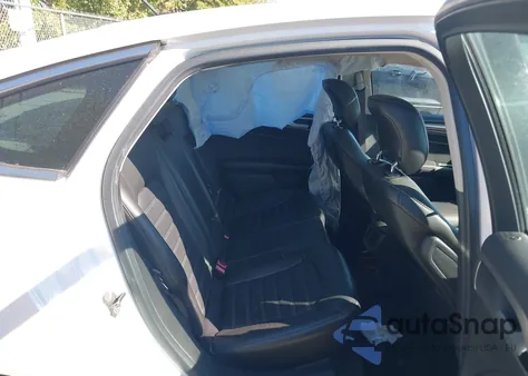 2013 Ford Fusion Se z USA, uszkodzony, nr VIN 3FA6P0HR8DR197228